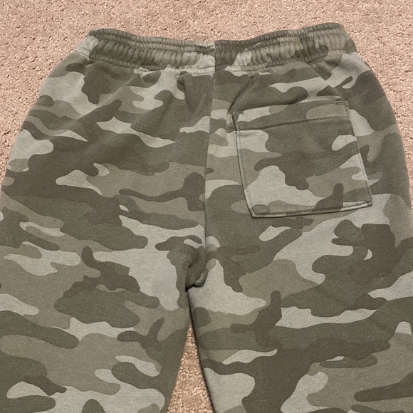 Kids Gap Camo Sweatpants - Picture 2 of 5